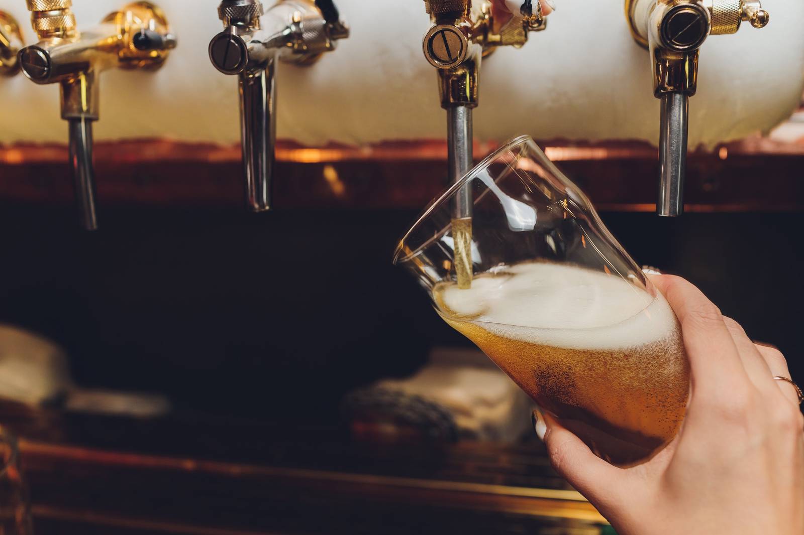 How to Pour the Perfect Pint: A Guide for Pub Operators, Publicans, and General Managers