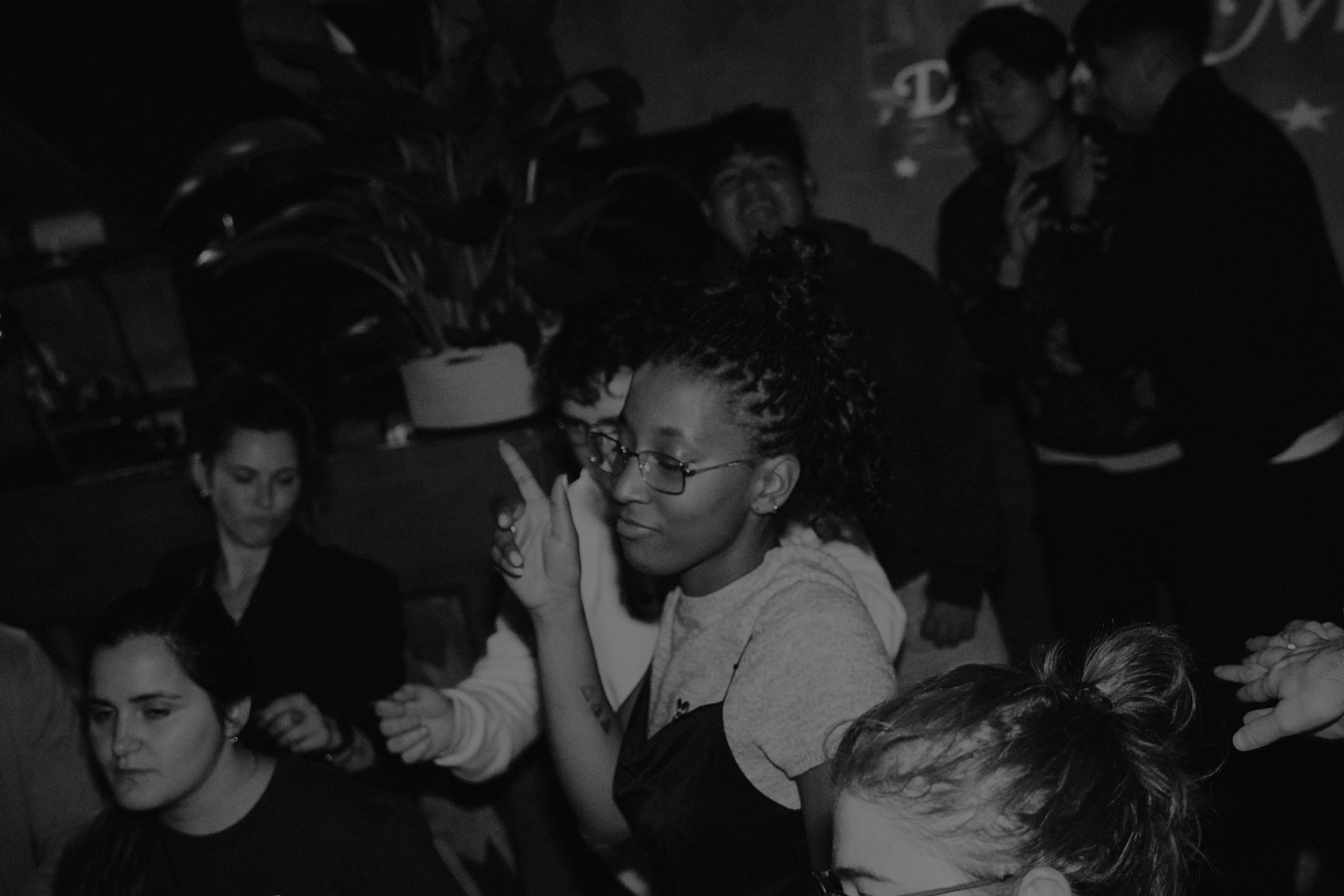 la familia discoteca darkened