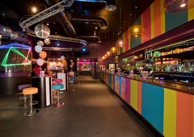 Main bar