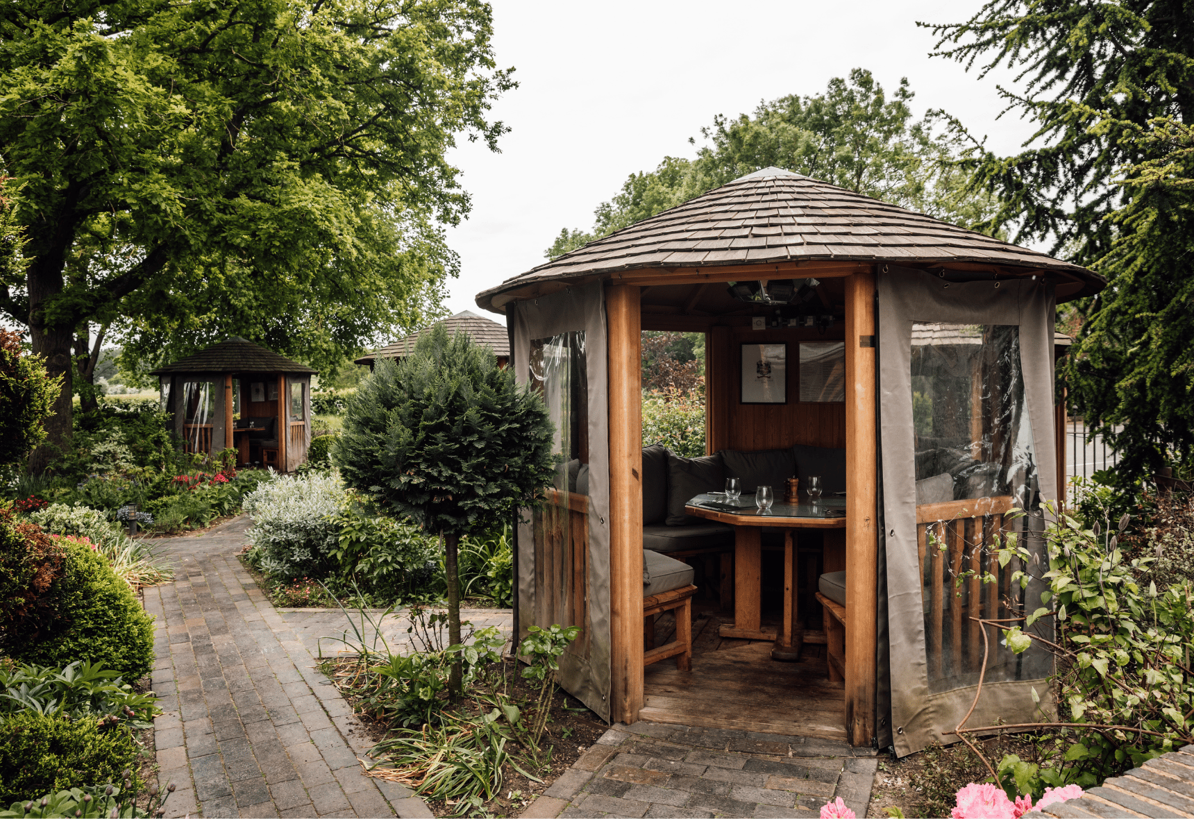 Outdoor dining whatever the weather