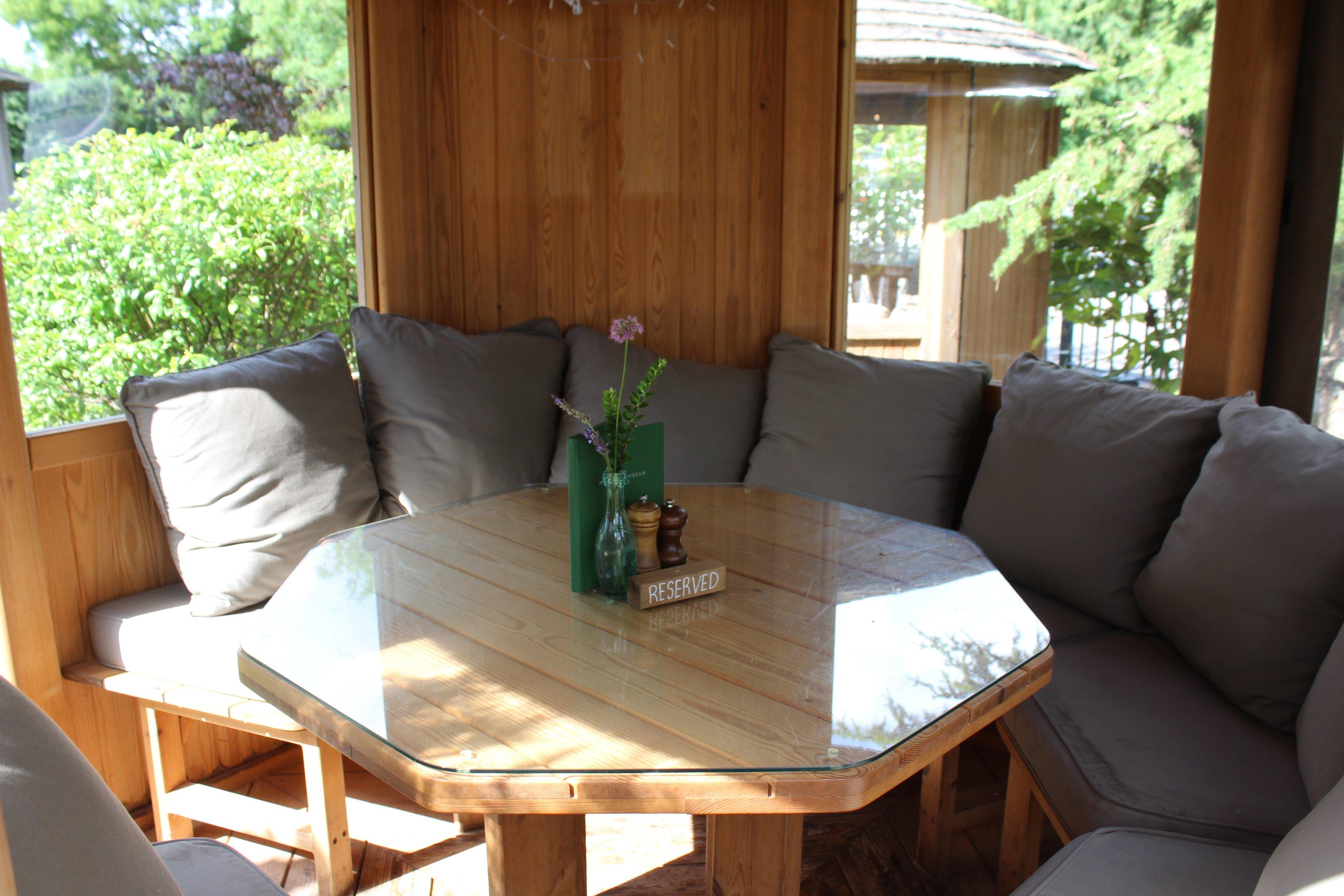 Outdoor dining whatever the weather