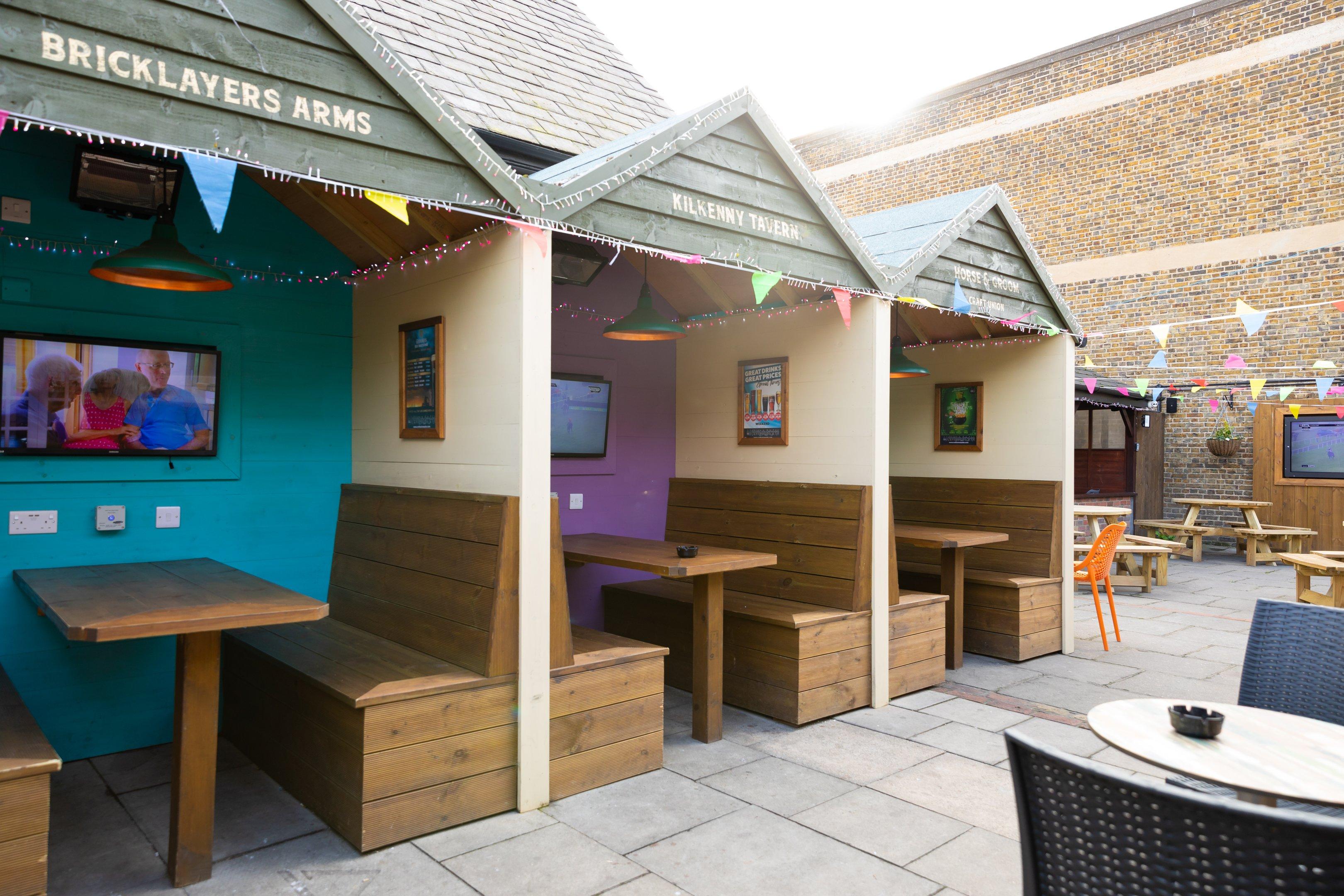 Horse and Groom - Garden huts