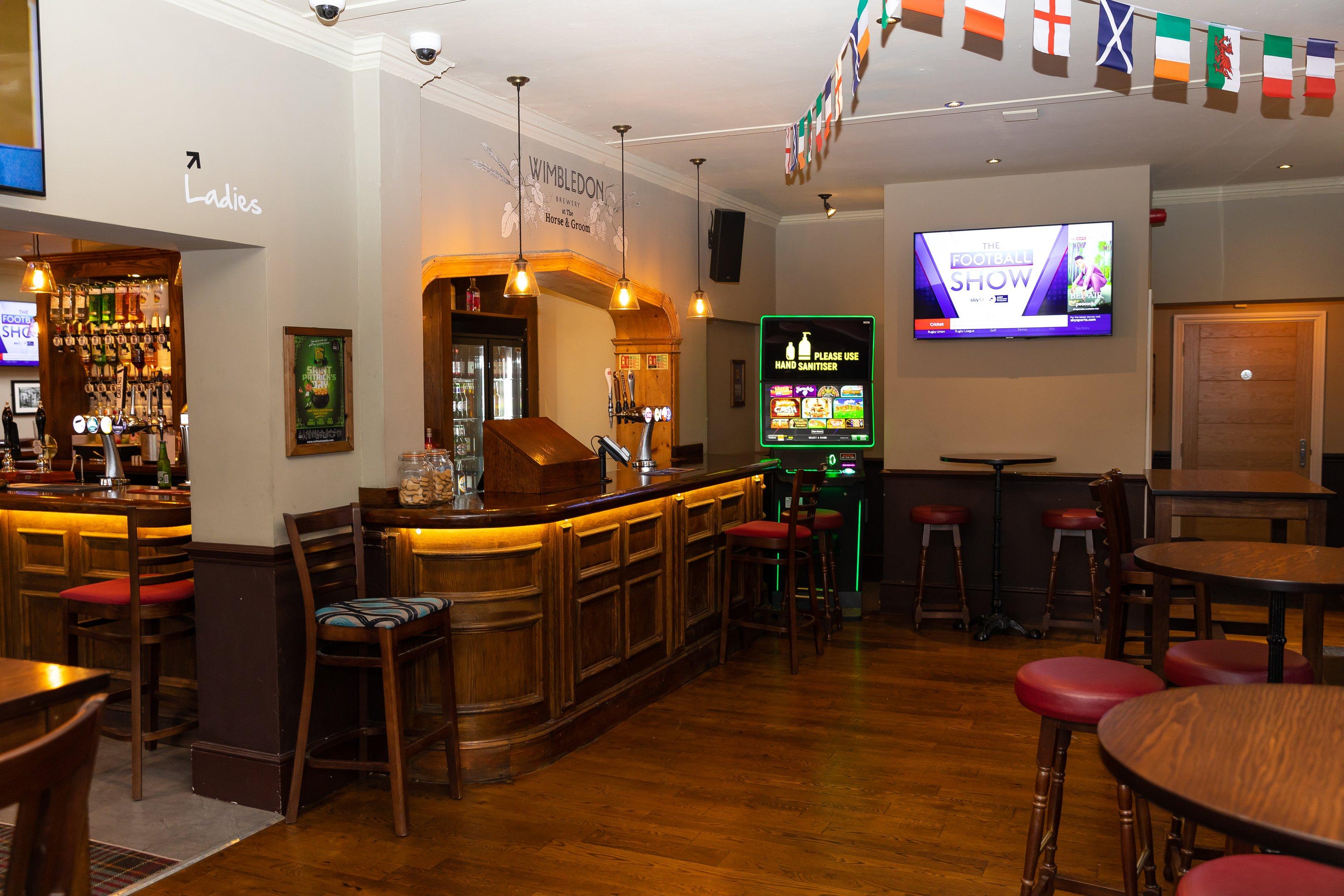 Horse and Groom - Bar area