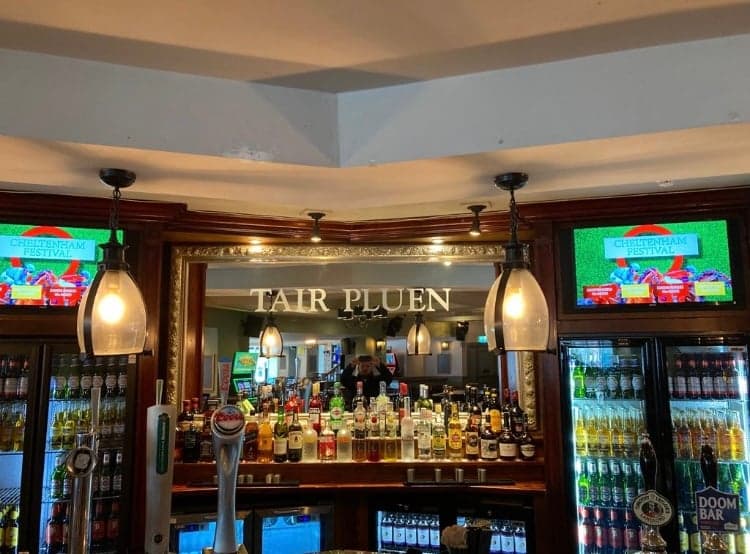 Tair Pluen - Bar