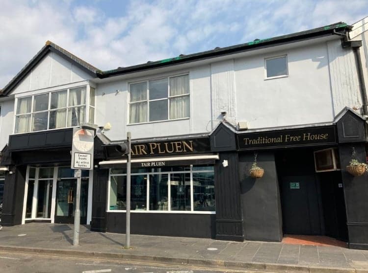 Tair Pluen - External