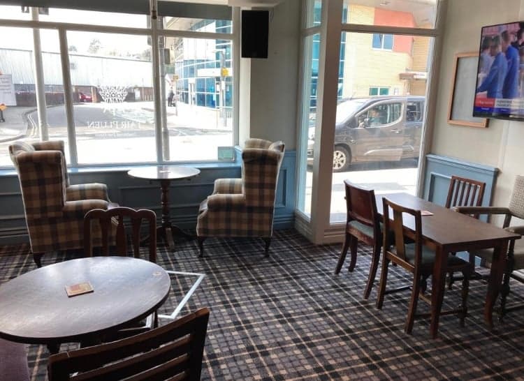Tair Pluen - Window seating