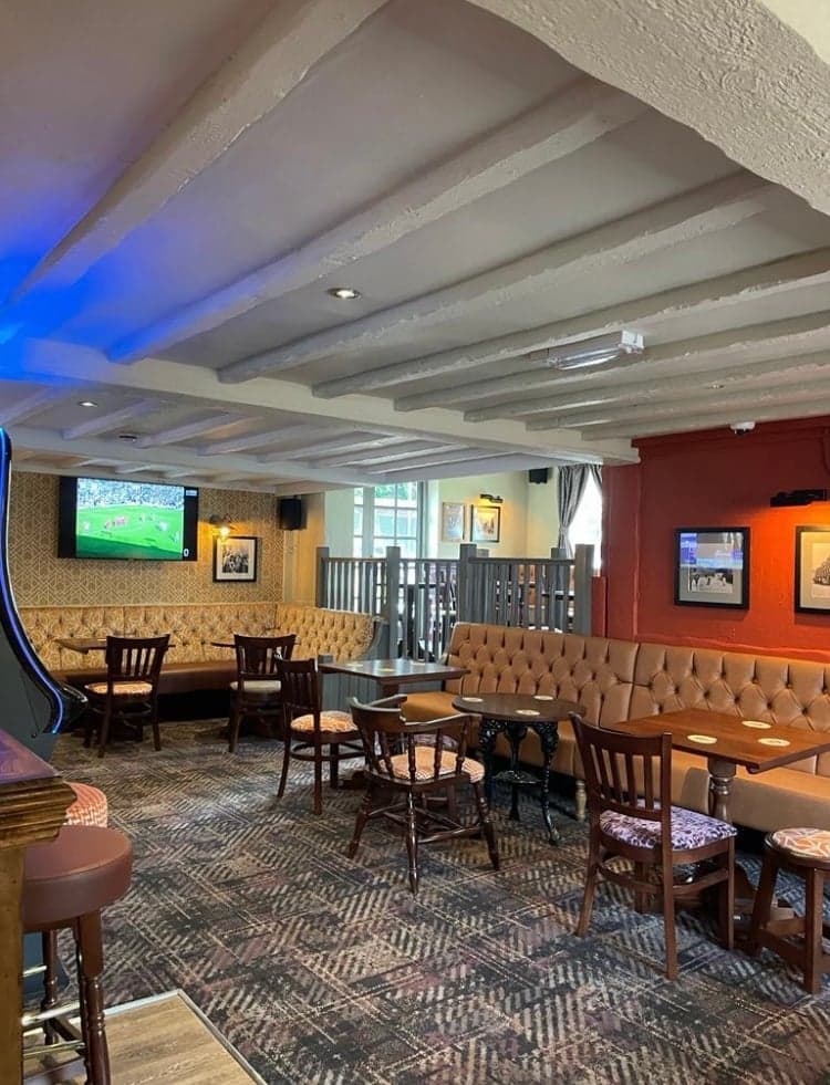 Old Cross - Customer area 2