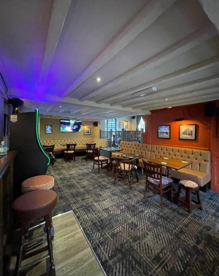 Old Cross - Customer area