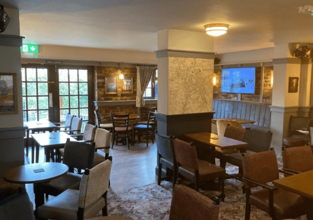 Woodland Cottage - Tables and booths