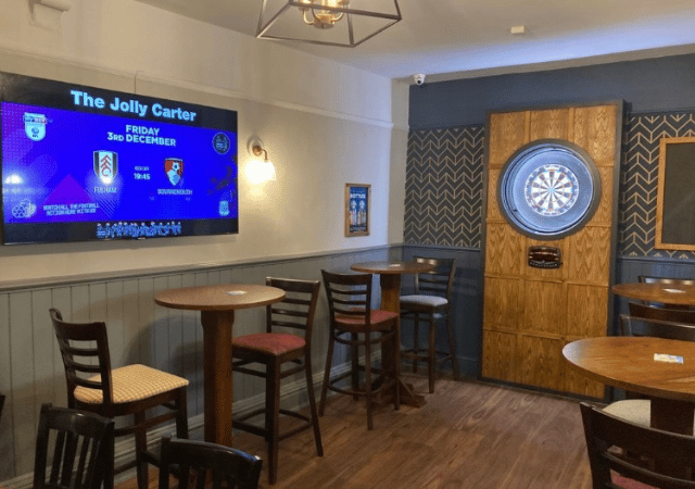 Jolly Carter - Play darts