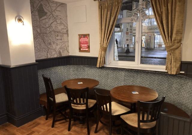 Jolly Carter - Window seating