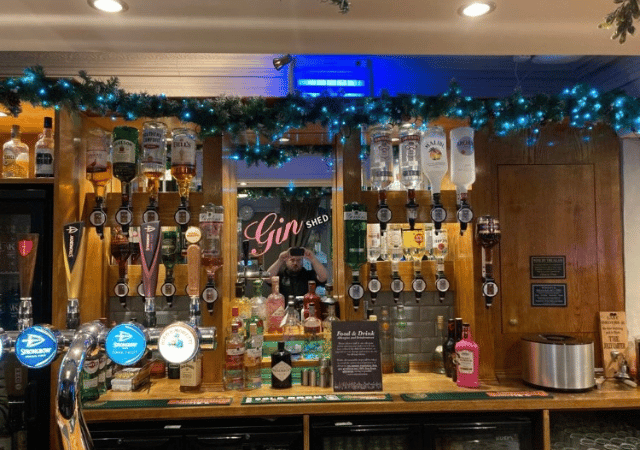 Jolly Carter - Back bar