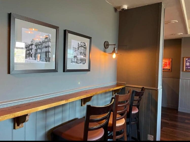 Green Star - Ledge seating