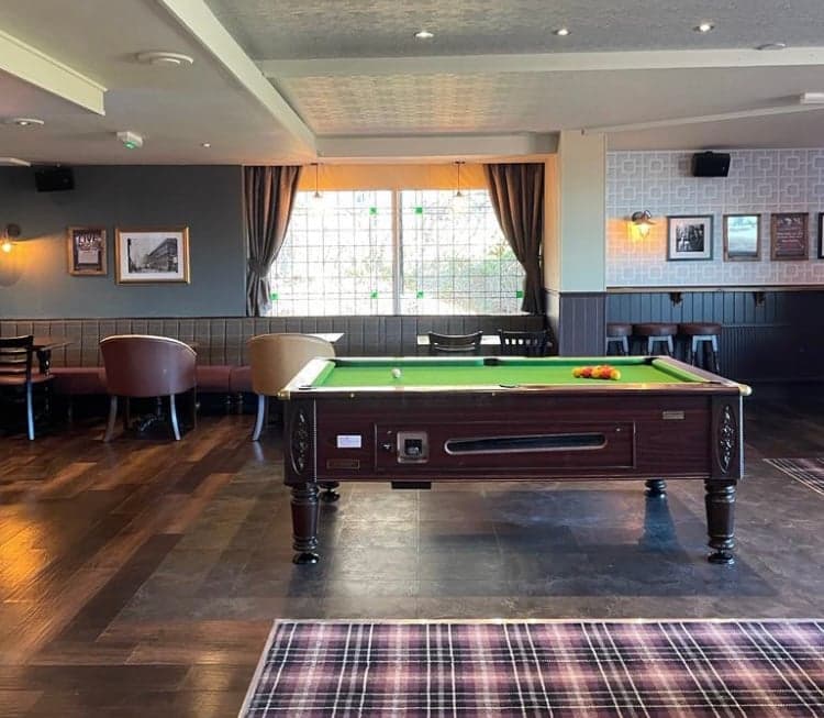 Green Star - Pool table