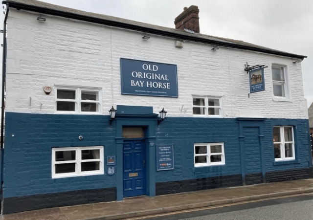 Old Original Bay Horse - External