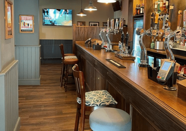 Royal Oak - Bar seating