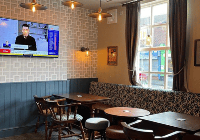 Royal Oak - Window booths