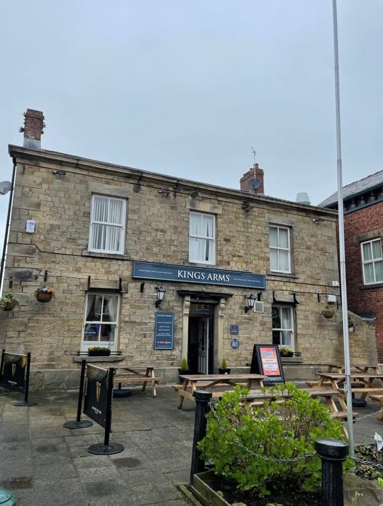 Kings Arms - External