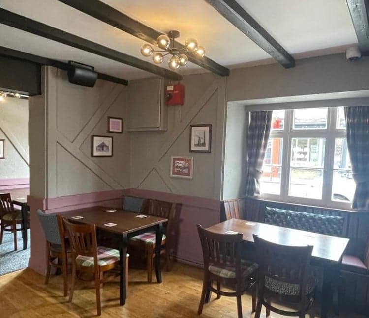 Black Bull Inn - Window tables
