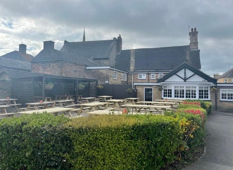 Black Bull Inn - Garden area