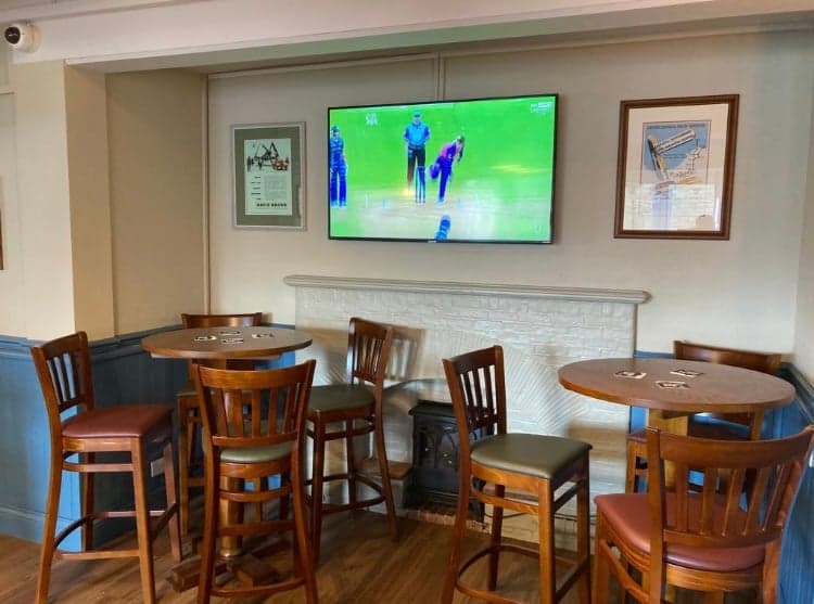Waggon and Horses - Tables with TV
