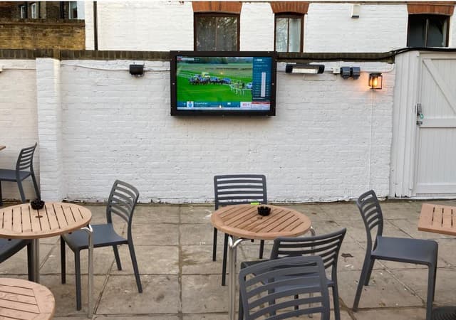 Bedford Arms TV Outside