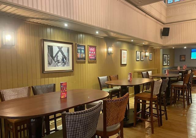 Pub high chairs