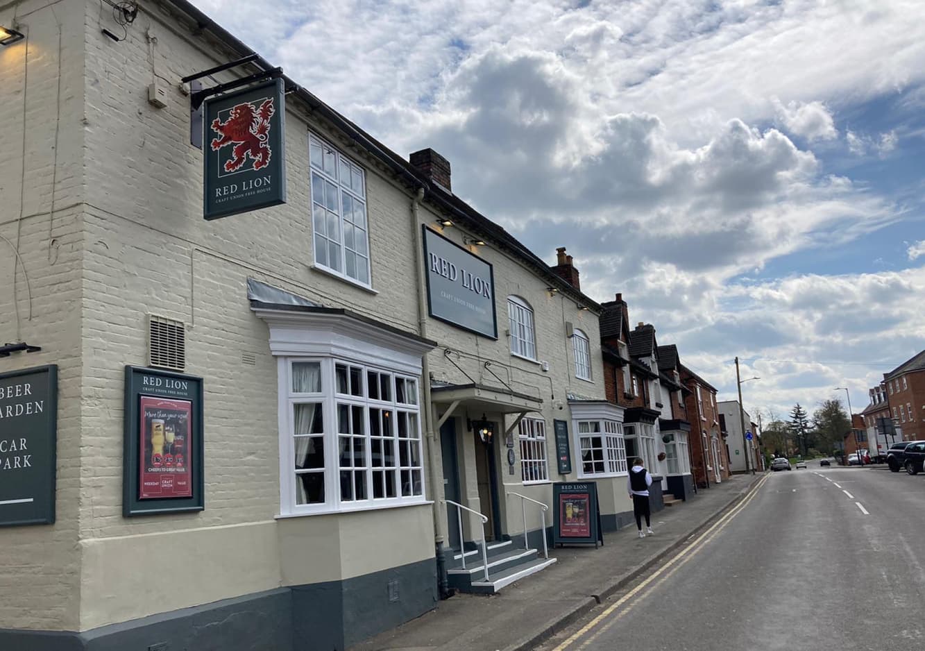 Red Lion Pub roadside