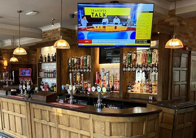Gordon Arms Tv and Bar area