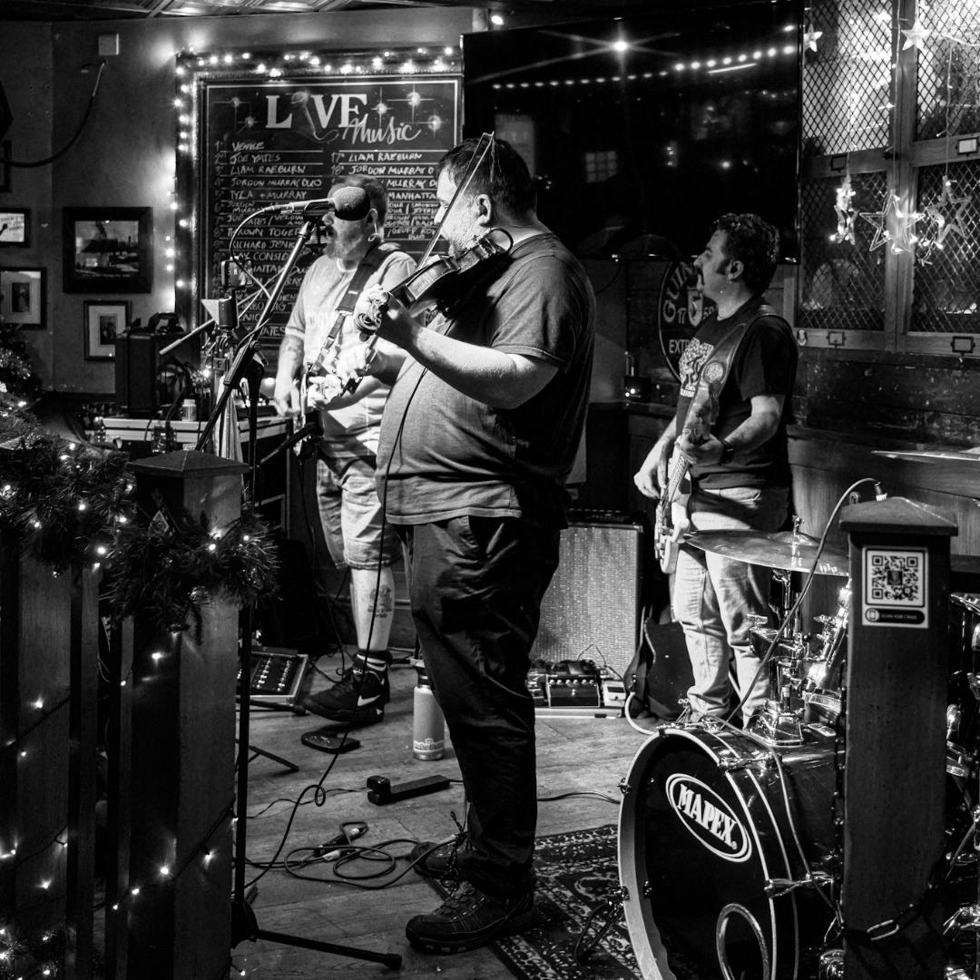 Live Music at Finnegans Wake