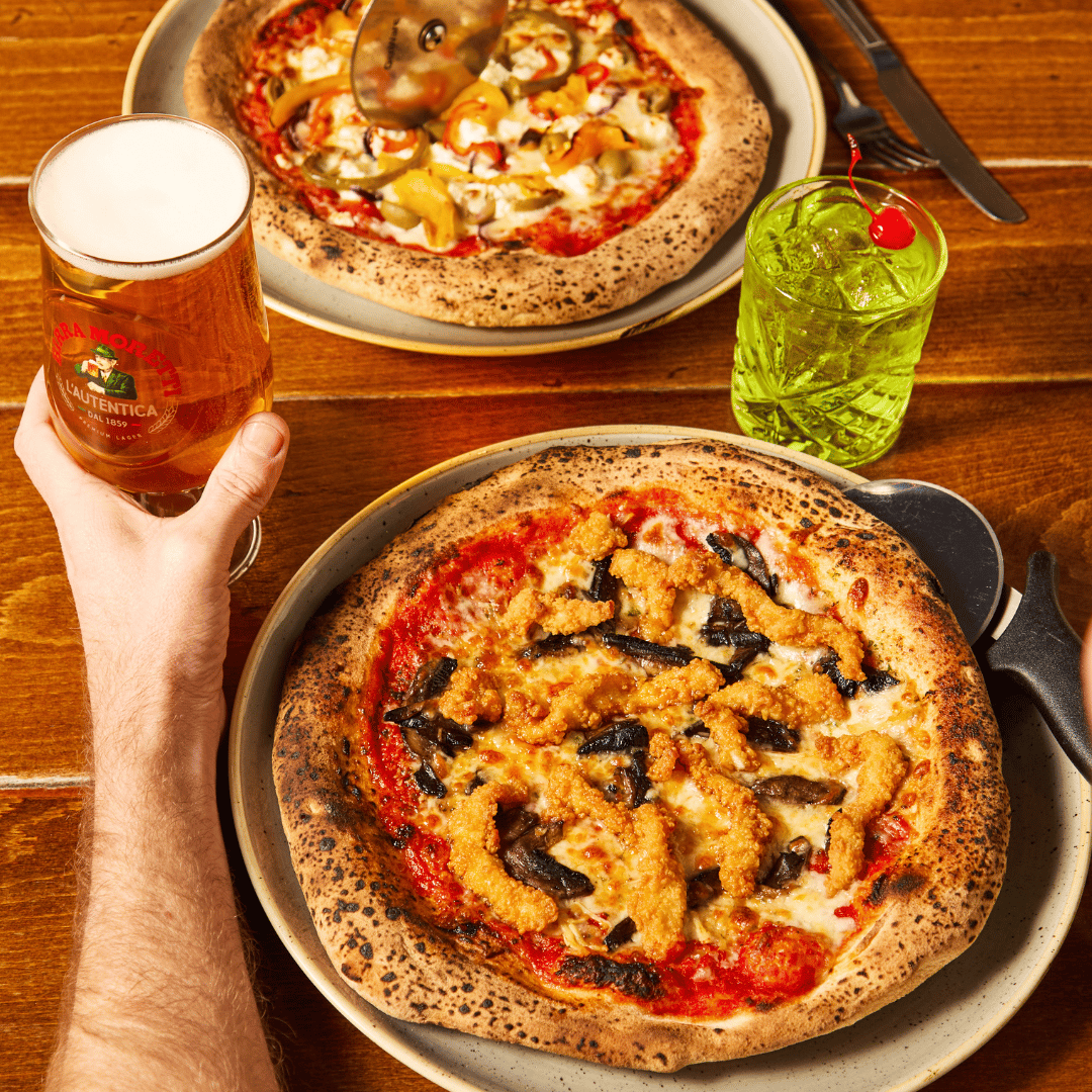 2 PEOPLE SHARING A PIZZA