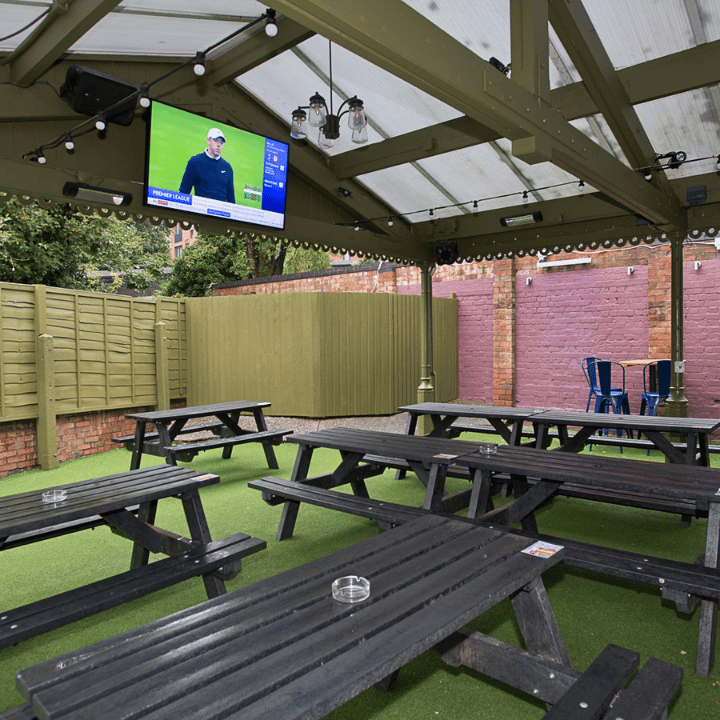 Social Pub & Kitchen Beer Garden