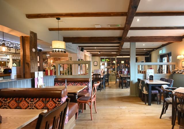 Family friendly pubs near me | Farmhouse New Waltham