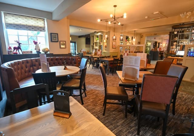 Pubs serving food near Grimsby | Farmhouse New Waltham