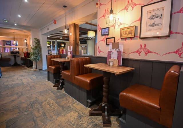 Pubs serving Sunday Lunch near me | Farmhouse New Waltham