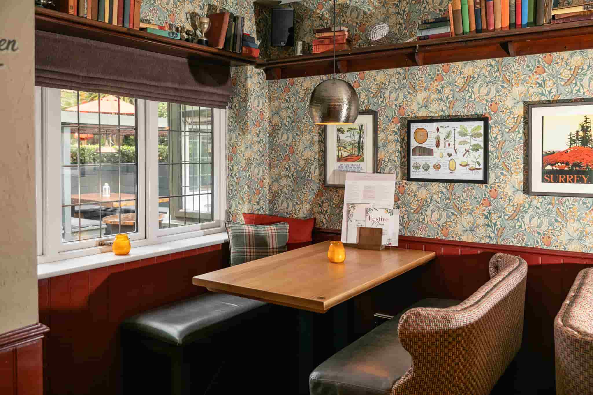 The Cricketers, Row Town