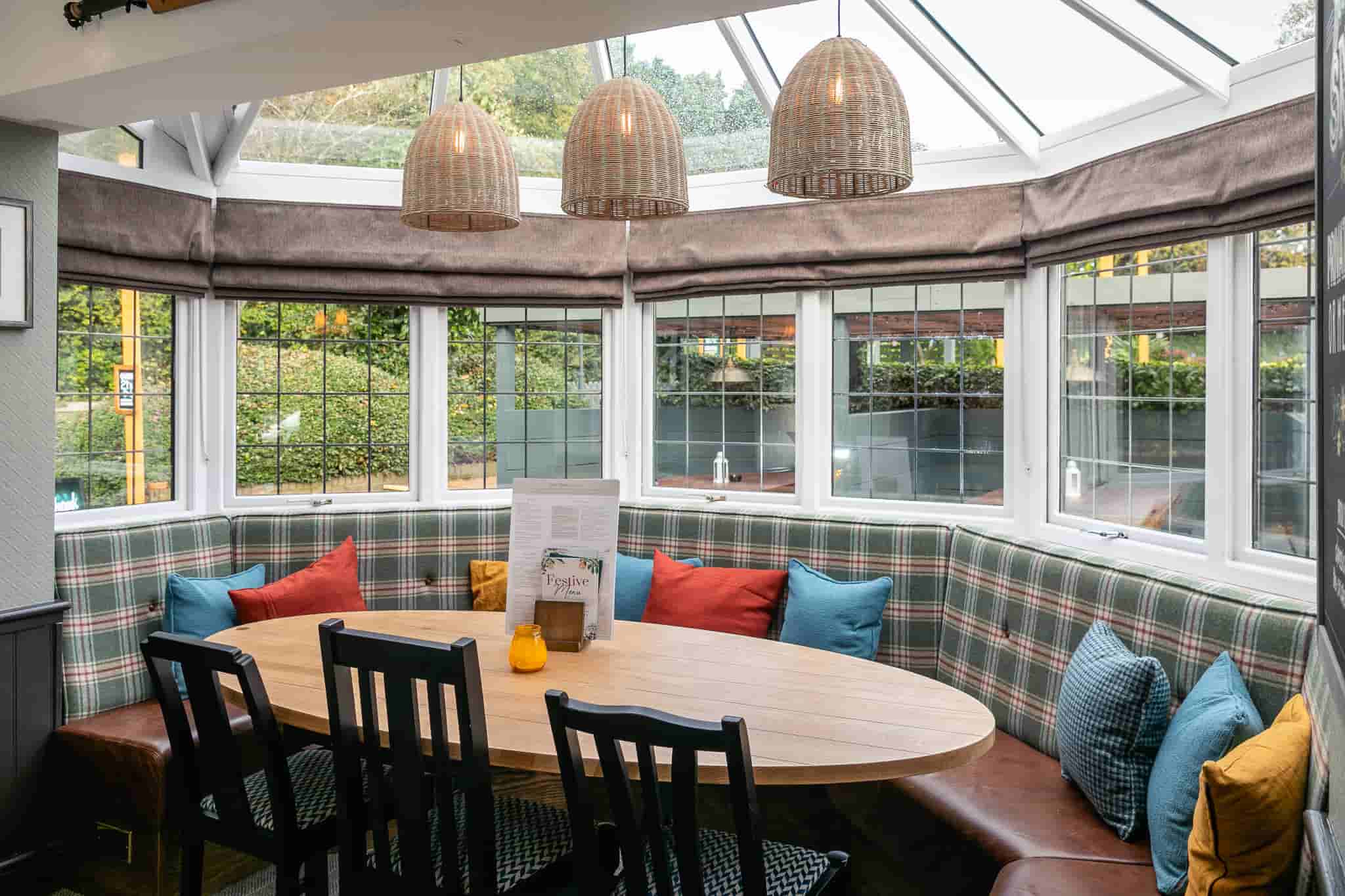 The Cricketers, Row Town