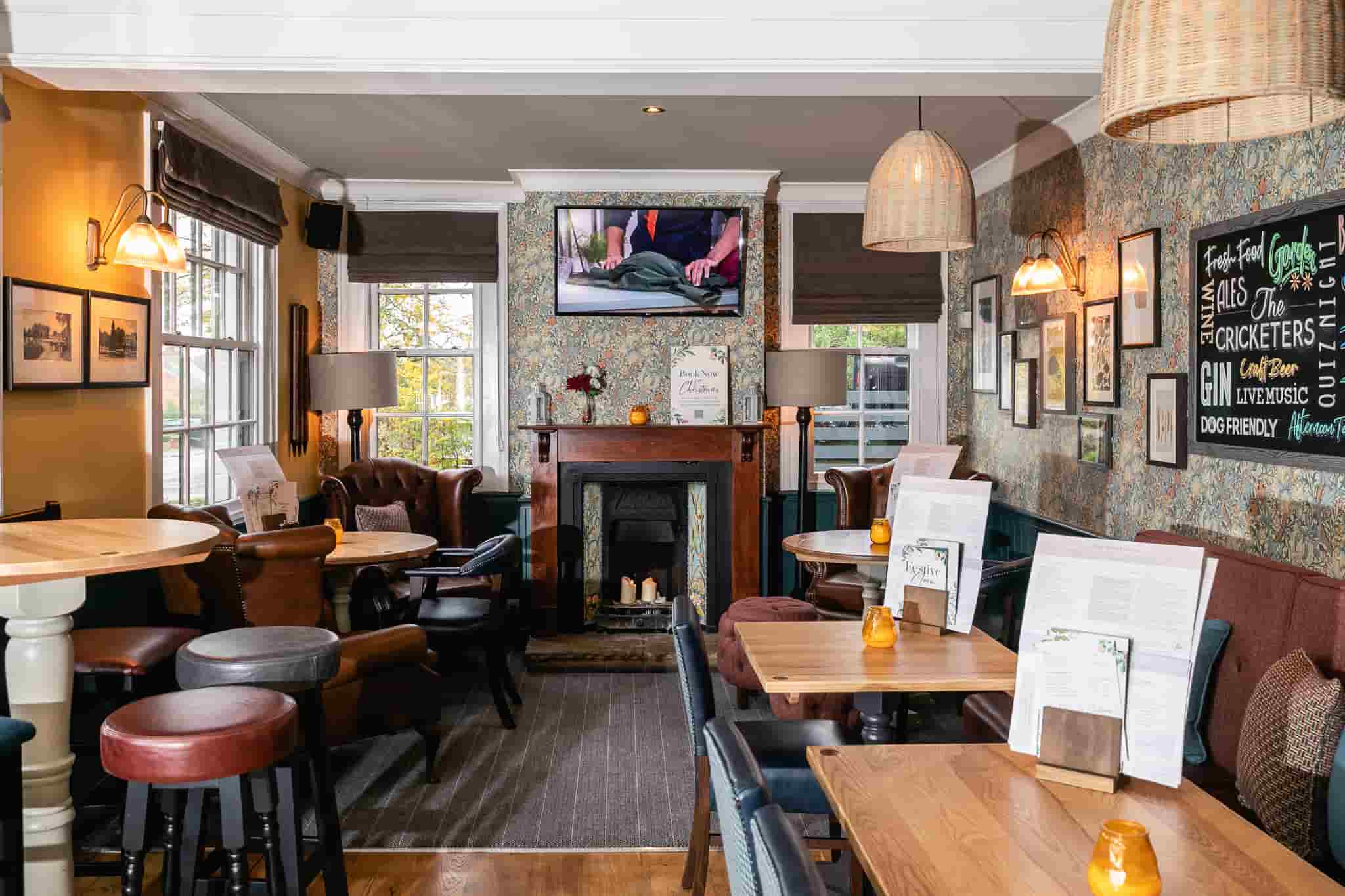 The Cricketers, Row Town