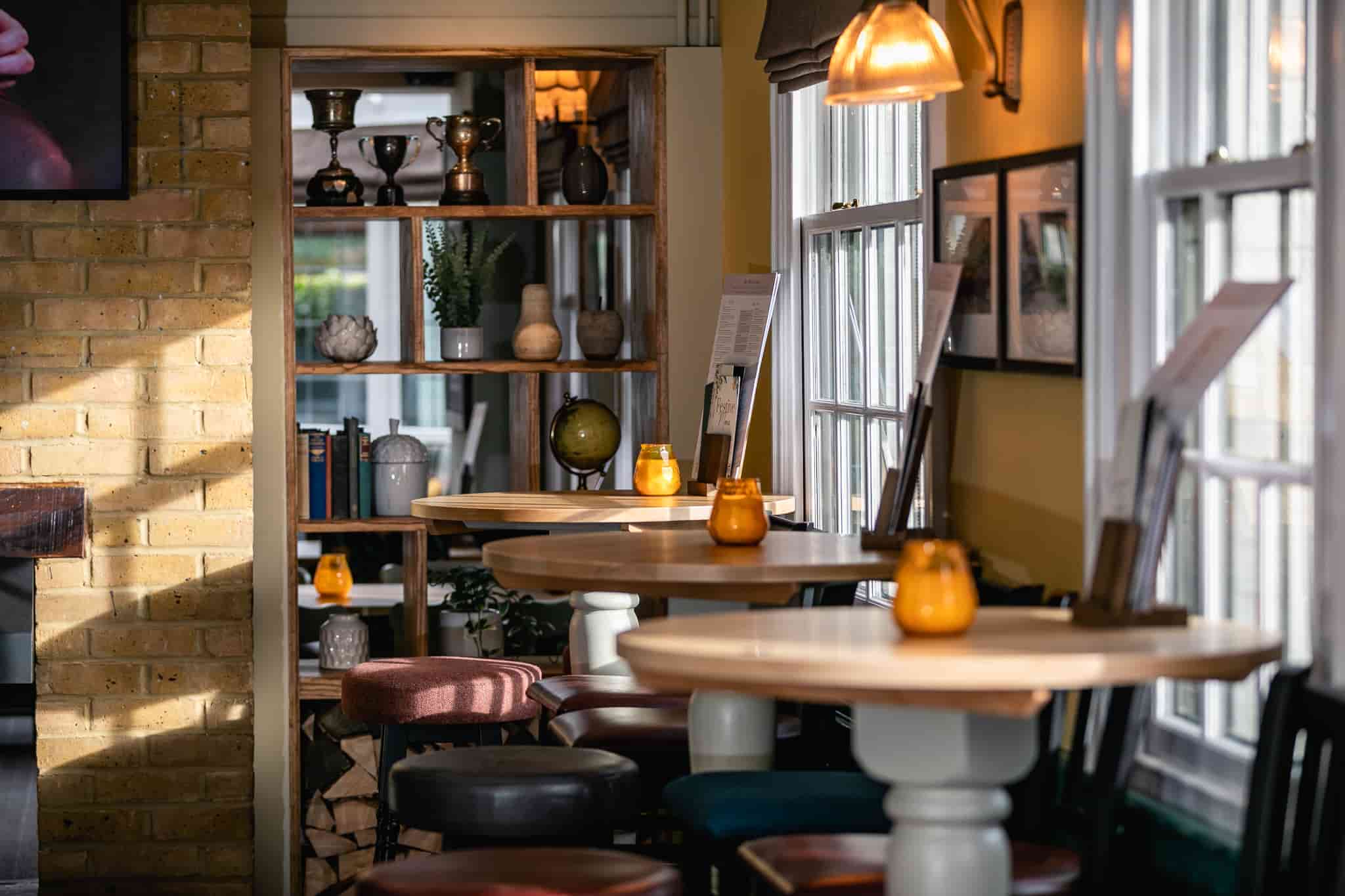 The Cricketers, Row Town