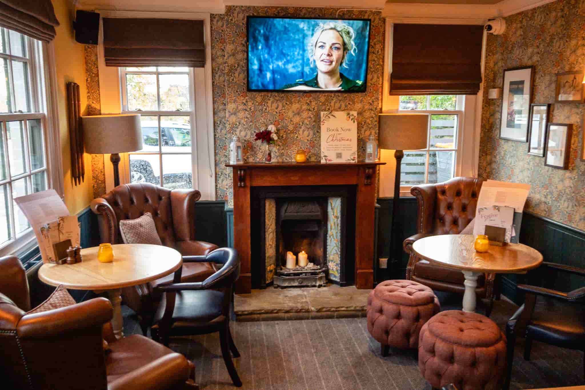 The Cricketers, Row Town