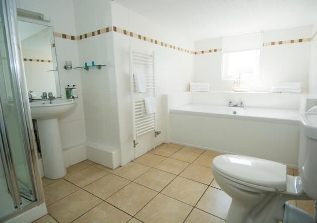 Tullie Inn En-Suite Bathroom