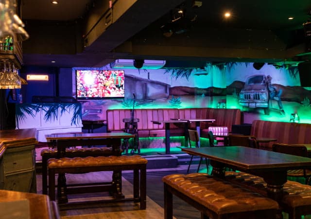 Pubs showing Live Sport near Piccadilly Circus | The Coach House