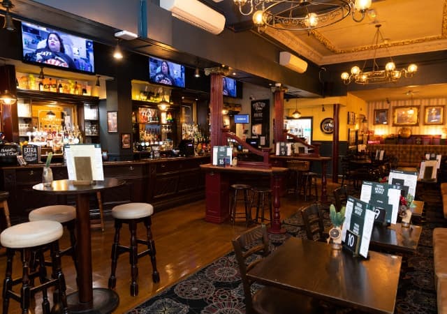 Coach House pub near Piccadilly