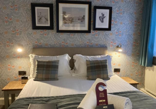 Station Inn Whitby King Bed