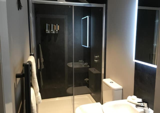 Station Inn Whitby En-Suite Shower Room