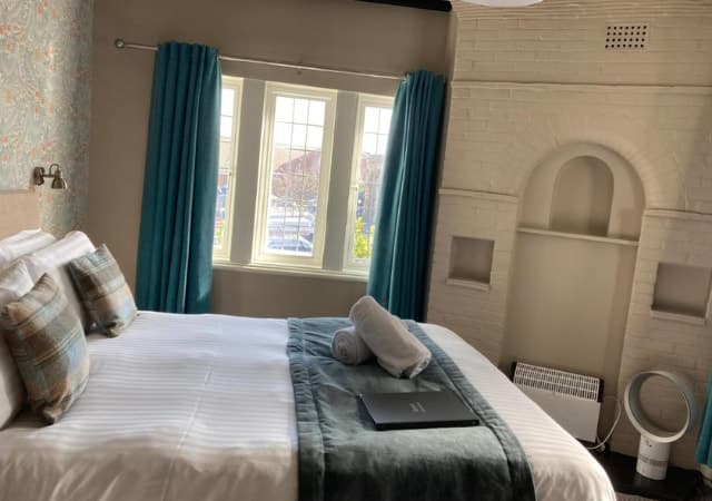 Station Inn Whitby King Bed with view