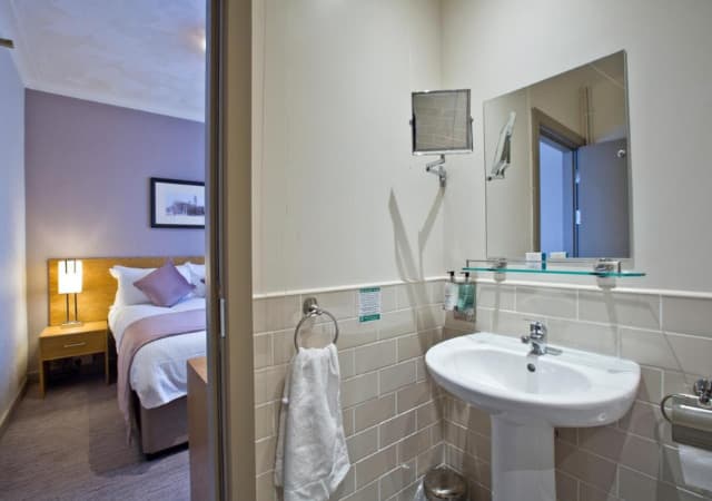 Abbey Inn Bathroom