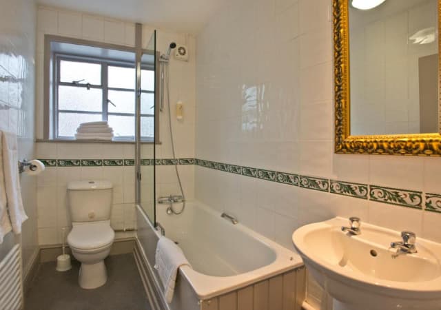 Goddard Arms Bathroom