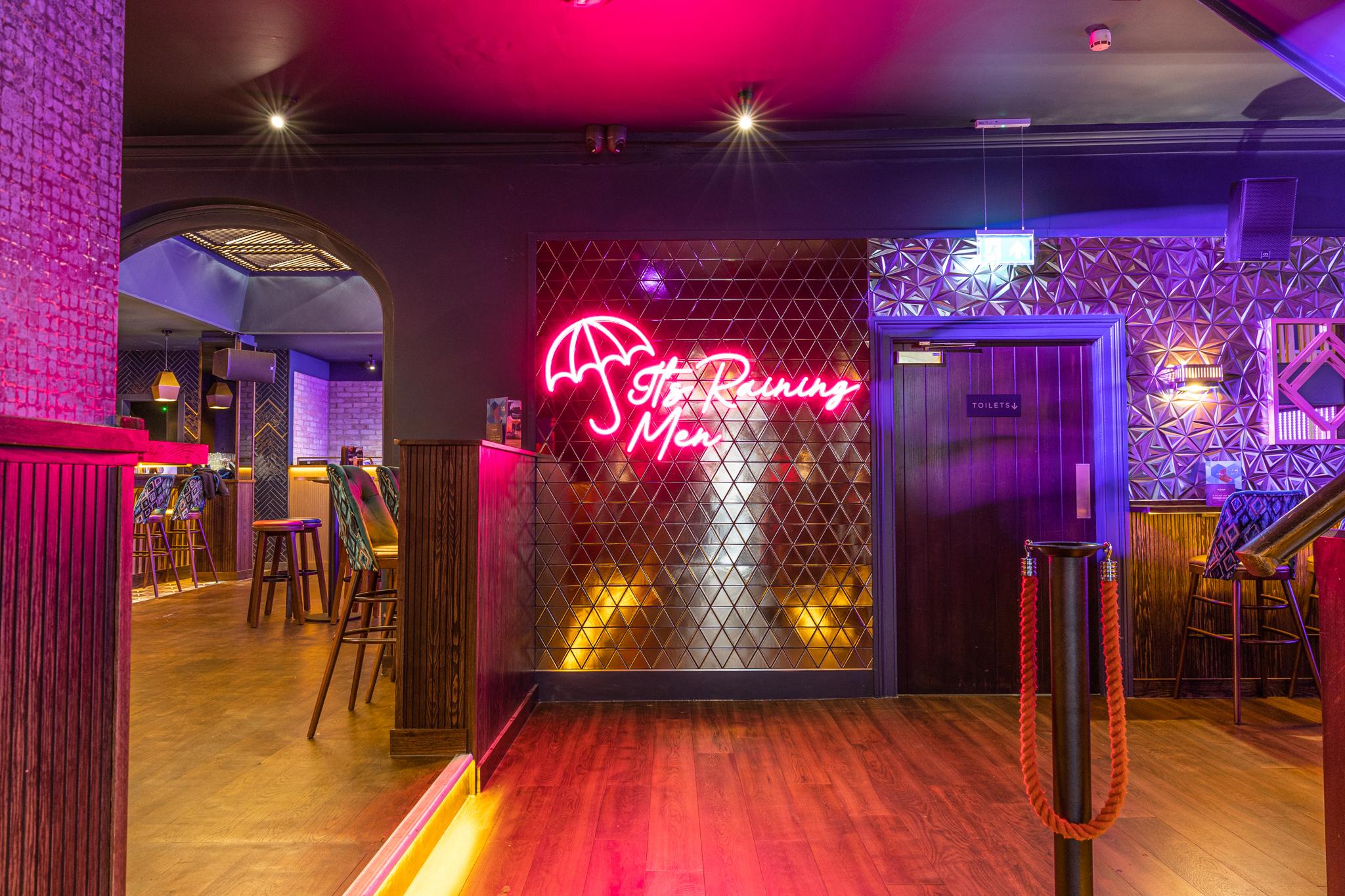 2025 - BAO SITE - LGS - Full venue/main bar slider
