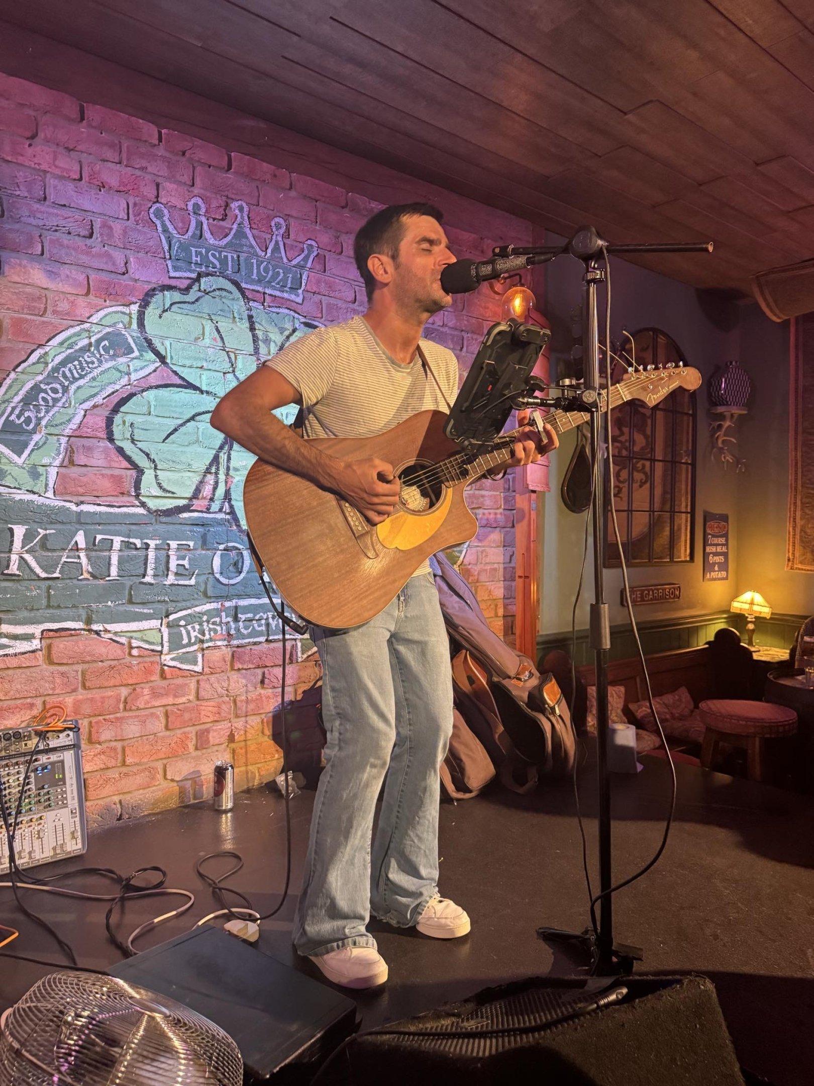 LIVE MUSIC WITH CHRISTOPHE AVORIAZ